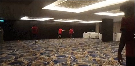 世界杯手机观看-马尔代夫备战40强赛受困疫情：酒店宴会厅当训练场