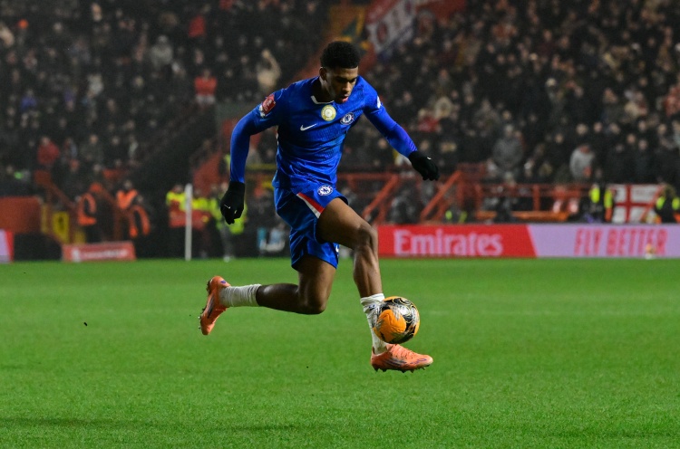 世界杯官方平台-英媒：阿昌庞想在蓝军寻求更多出场机会很难，租借或许是最佳选择